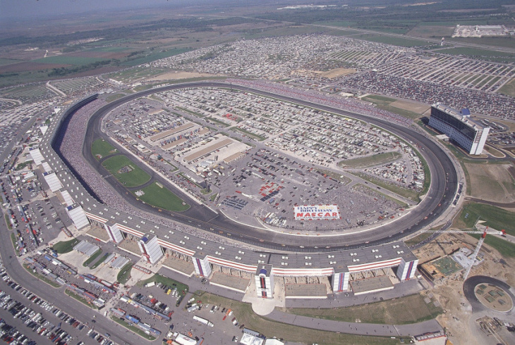 nascar playoff race adds chapter to texas motor speedway's highlights and lowlights