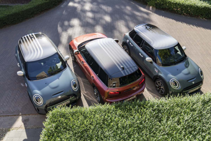 the mini multitone edition lets drivers customize their mini roofs