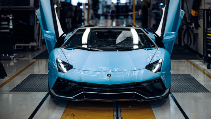 lamborghini aventador production ends after 11 years