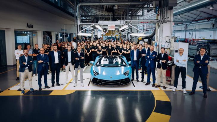 lamborghini aventador production ends after 11 years