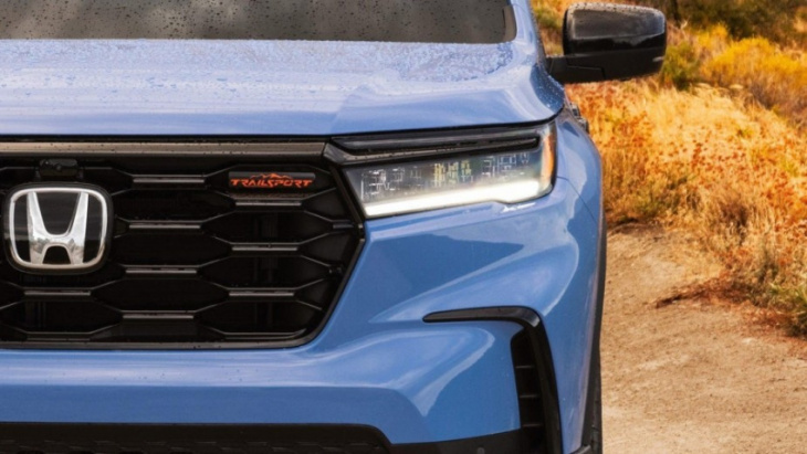 which suvs does the 2023 honda pilot trailsport compete with?