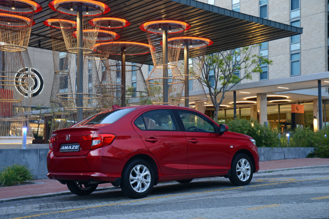 is honda amaze available in automatic?