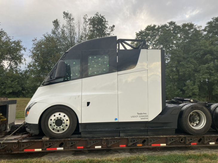 battle-scarred tesla semi spotted after apparent runaway truck ramp test