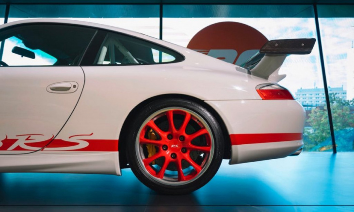 porsche honours the 50 year history of the carrera rs model