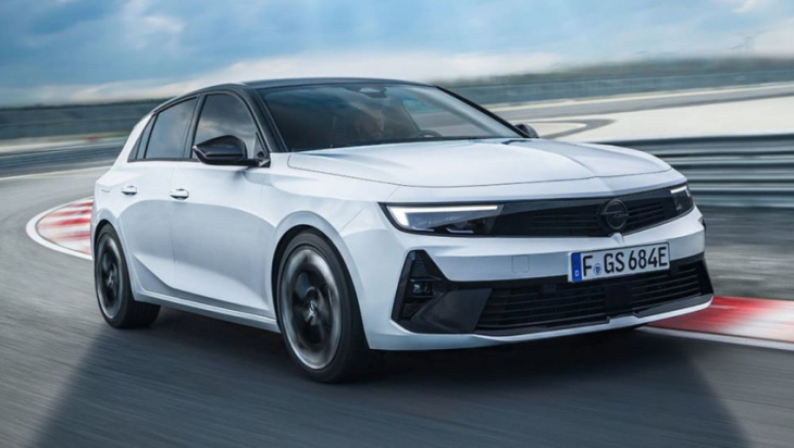 the holden hybrid we never had! the 2023 opel astra gse is a sporty hatch that's making us jealous