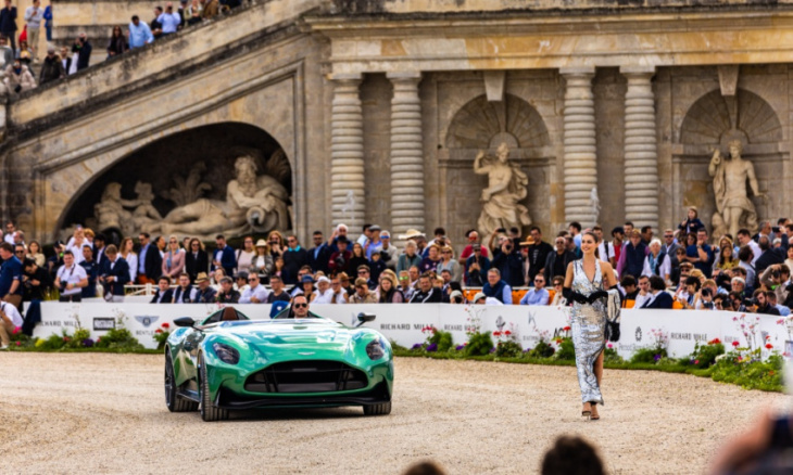 the aston martin dbr22 was awarded ‘best of show’ at a concours d’elegance in france
