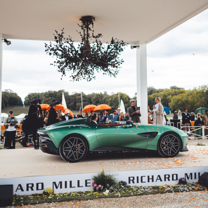 the aston martin dbr22 was awarded ‘best of show’ at a concours d’elegance in france