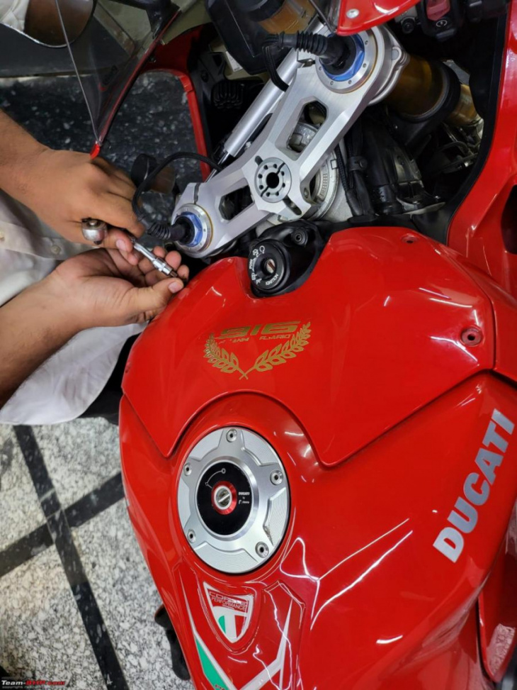 giving my ducati panigale v4s some carbon fibre cosmetic updates
