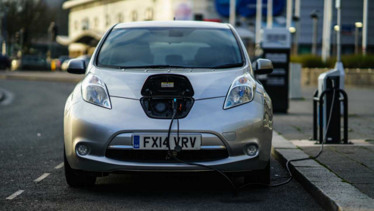 uk: rac data shows rapid charging costs rose 42% in past 4 months