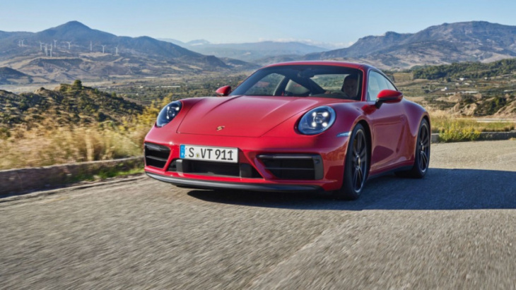porsche vows 911 will keep its roaring engine as long as possible