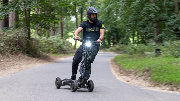 apparently this is the world’s first ‘hyperscooter’