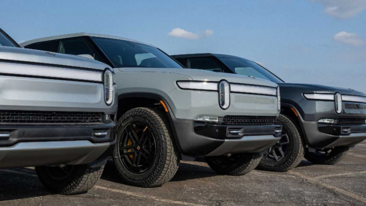 rivian postpones deliveries of r1ts with the largest battery until 2024