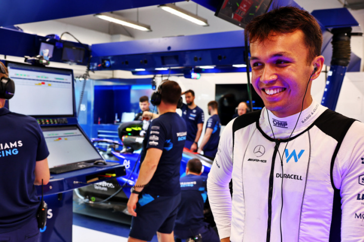 ‘better than expected’ albon set to complete singapore weekend