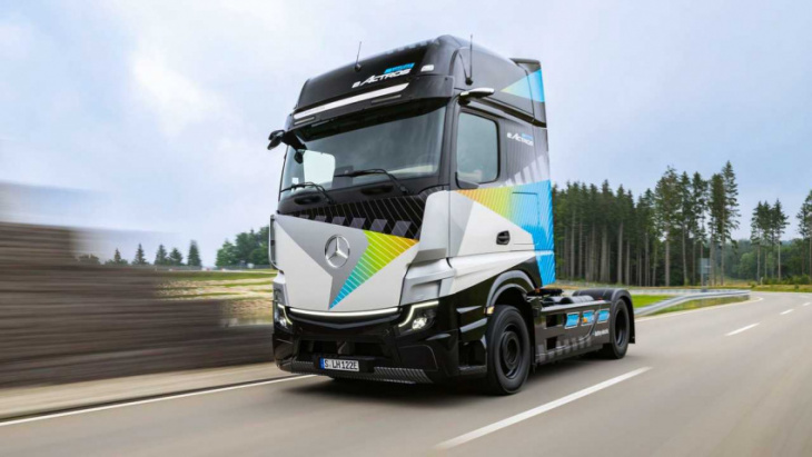amazon, mercedes-benz trucks scores loi for 50 eactros longhaul