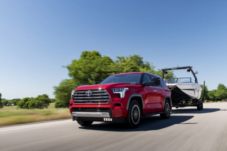 what’s the difference between the toyota highlander and toyota sequoia hybrid suv?