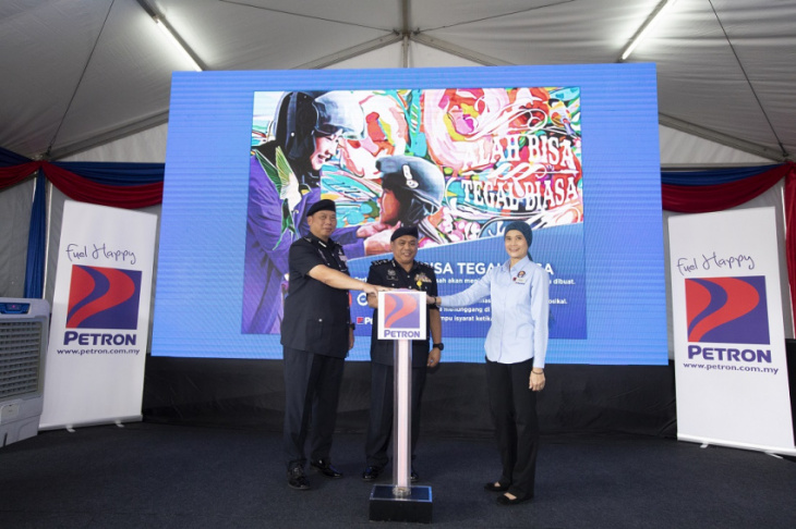 police commends 28 petron malaysia dealers for commitment to gtsp programme
