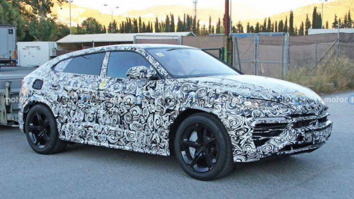 lamborghini urus plug-in hybrid spied with redesigned front end