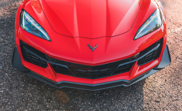 here are all the changes that turn a chevrolet corvette stingray into a z06