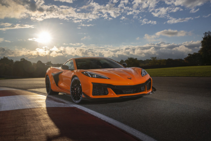 review: 2023 chevrolet corvette z06 heaps sound and fury on an exotic design