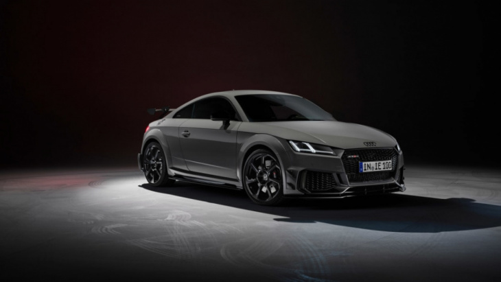 audi tt rs iconic edition debuts