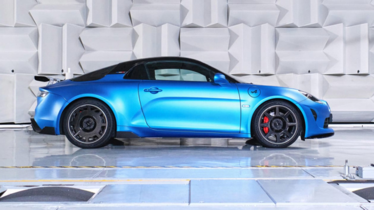 alpine a110r revealed – track-focused lotus exige rival finally realised