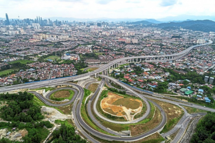 works ministry denies report that malaysia has the 12th worst roads in the world