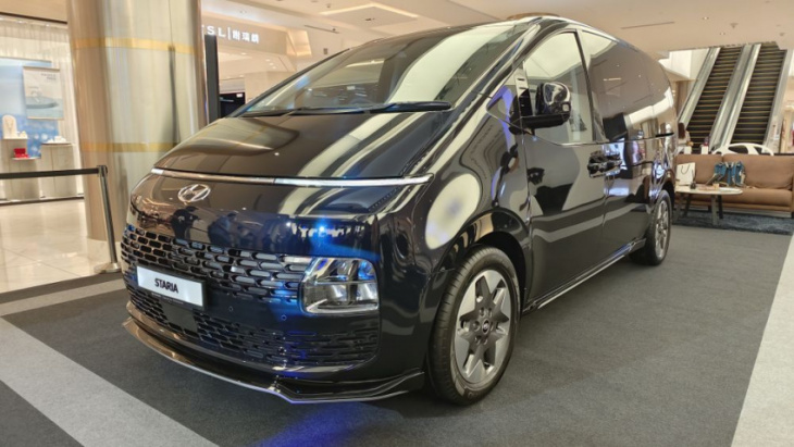android, 2022 hyundai staria 10-seater launched - 3 variants, lite, plus and max  - priced from rm180k