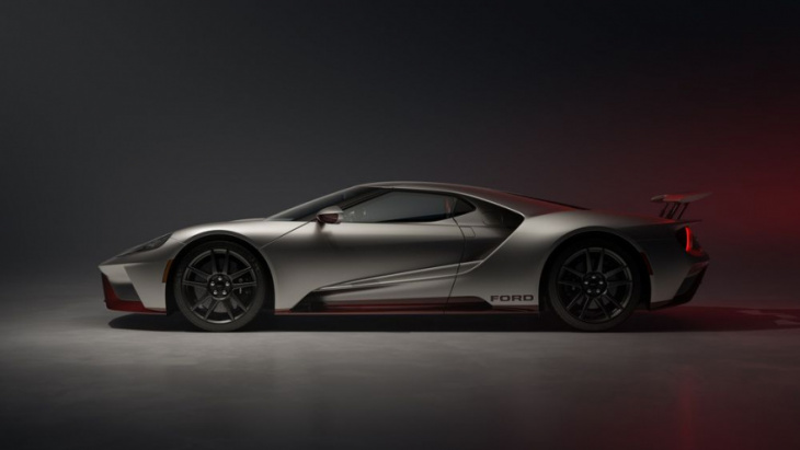 ford gt supercar bows out with racing-inspired lm edition