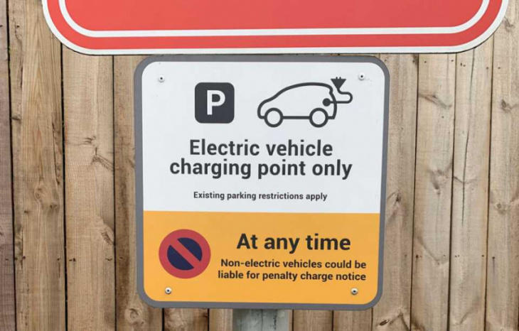 ratio of evs to chargepoints grows threefold in three years