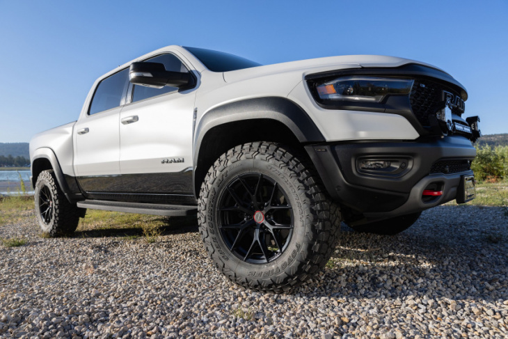 toyo's open country r/t trail tire aims to be the best of both worlds