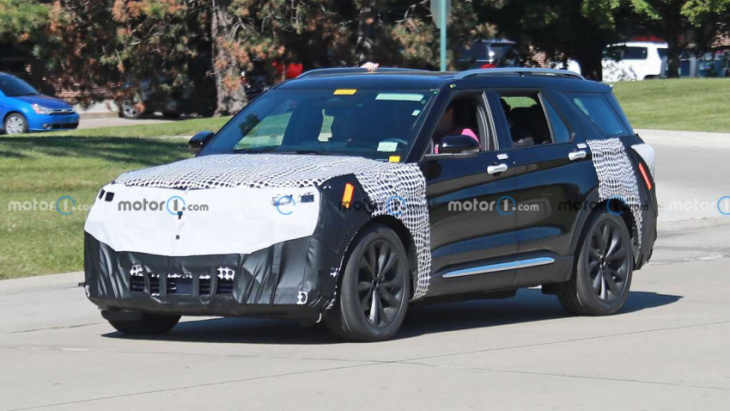 updated ford explorer st spied for first time