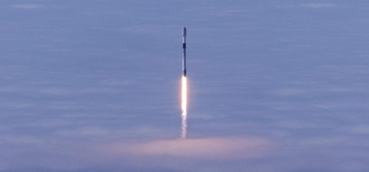 spacex launches two falcon 9 rockets in seven hours