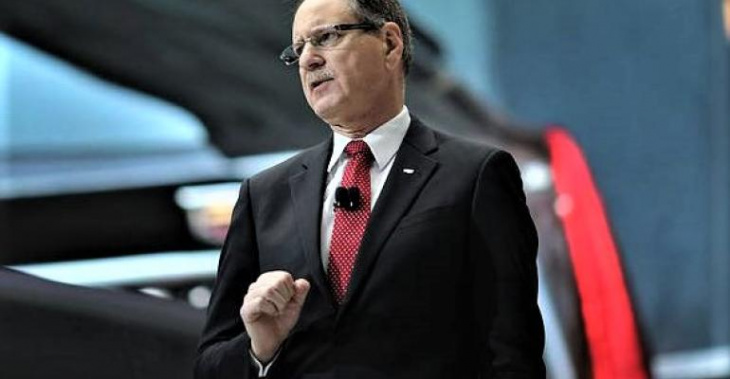 volkswagen group of america loses chief operating officer