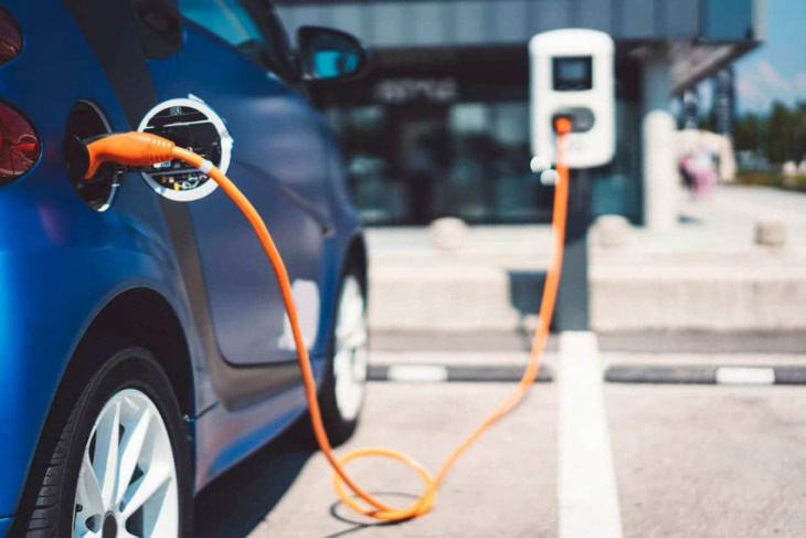 4 important tips to consider before buying an electric vehicle