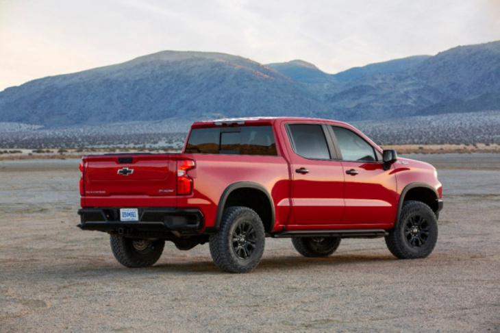 what’s the difference between chevy and gmc trucks?