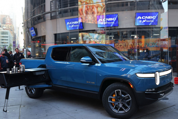 news roundup: the 2024 gmc sierra hd, lawsuits against ford and gm, and more