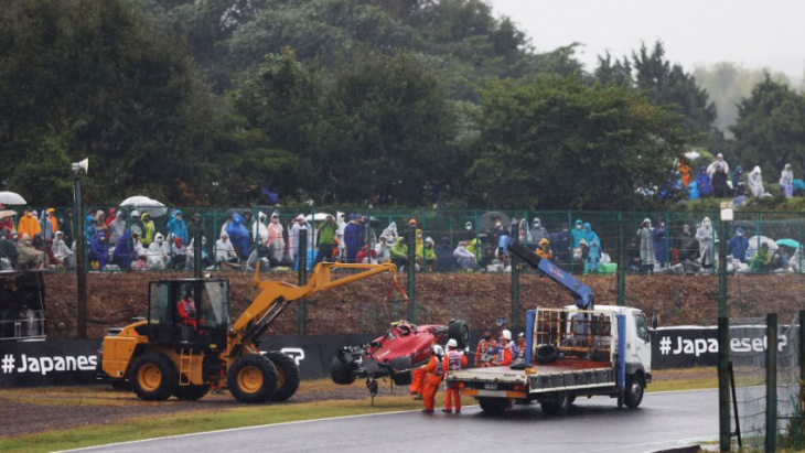 f1 drivers furious over tractor on track during f1 japanese grand prix