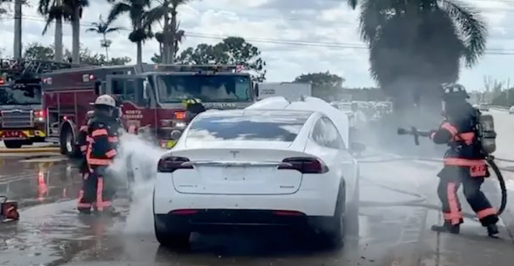 flooded tesla evs from hurricane ian exploding all over florida
