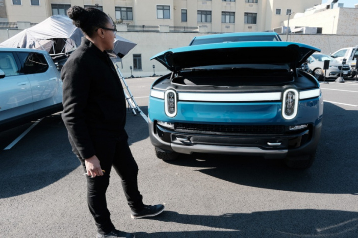 can you still open the rivian electric truck’s frunk if its battery is dead?