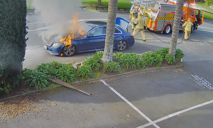 watch: mercedes-benz c-350-e hybrid catches fire and smoulders on auckland street