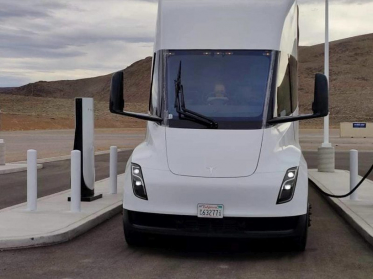 tesla semi truck production begins with deliveries this year
