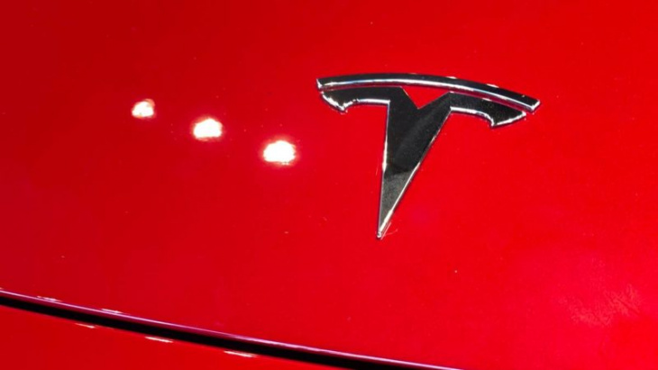 tesla model y performance deliveries push out to 2023