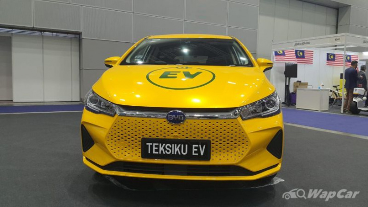 this byd e6 will be malaysia's first ev taxi, soon available in langkawi and kl starting 2023