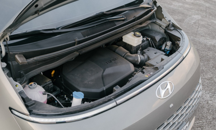 android, a quick look at the family-oriented hyundai staria gls+