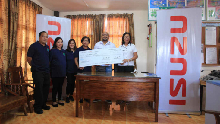 isuzu ph donates to irosin district hospital in bicol
