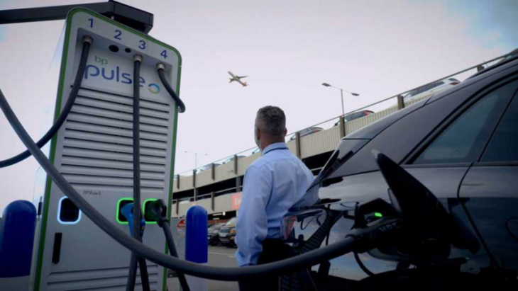 addison lee ev drivers to access bp pulse's public charging network