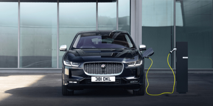 jlr signs up to plugsurfing service