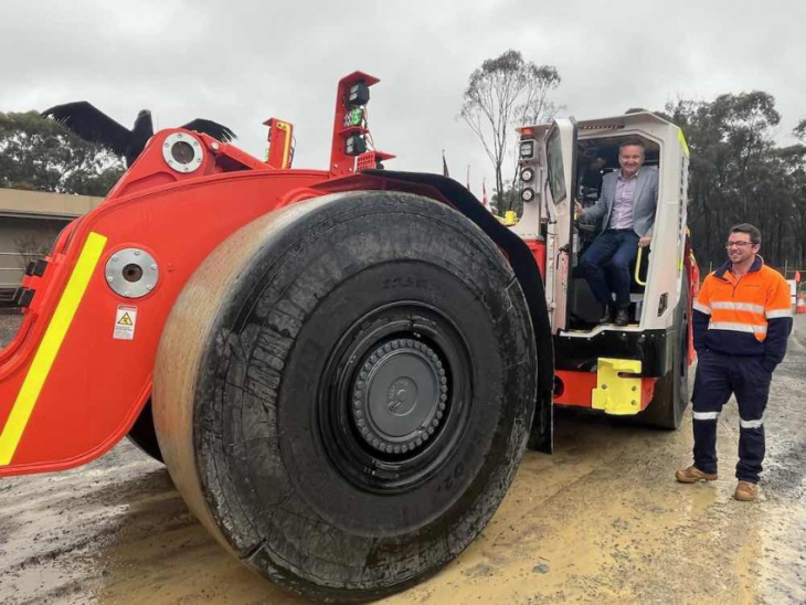 two heavy duty electric vehicles head underground in victoria gold mine trial