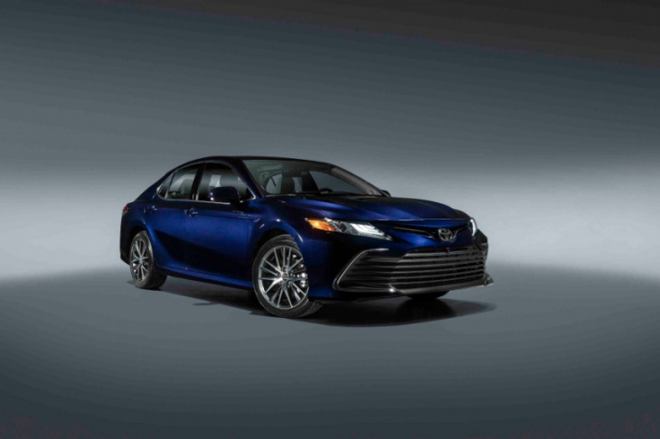 is the 2022 toyota camry dangerous, according to the iihs?