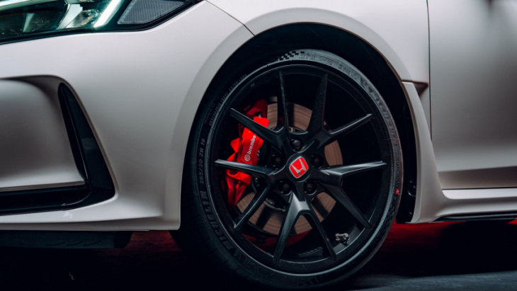 a closer look - and hot lap - in the new honda civic type r